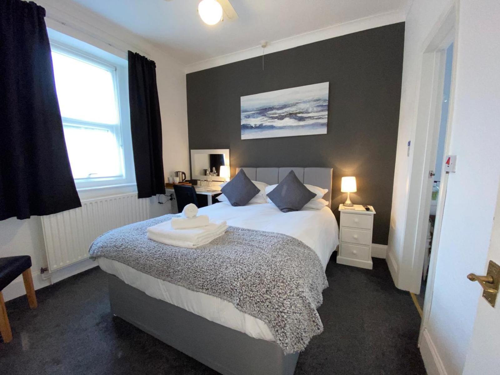 Heathcliff House B&B Exclusively For Adults Free Large Carpark 托基 外观 照片