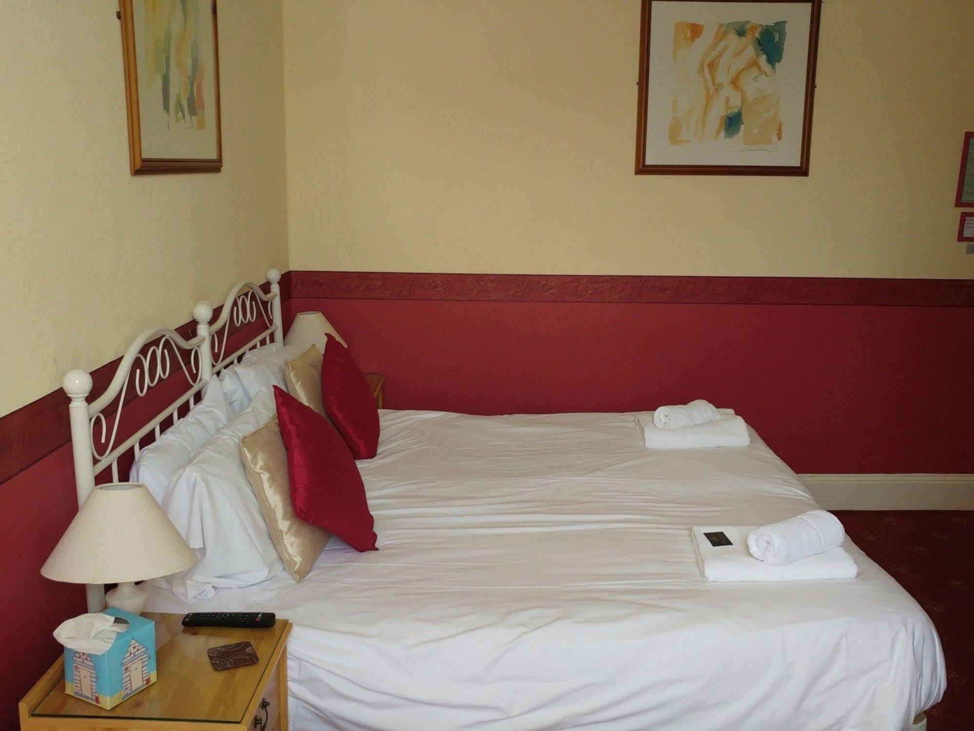Heathcliff House B&B Exclusively For Adults Free Large Carpark 托基 外观 照片