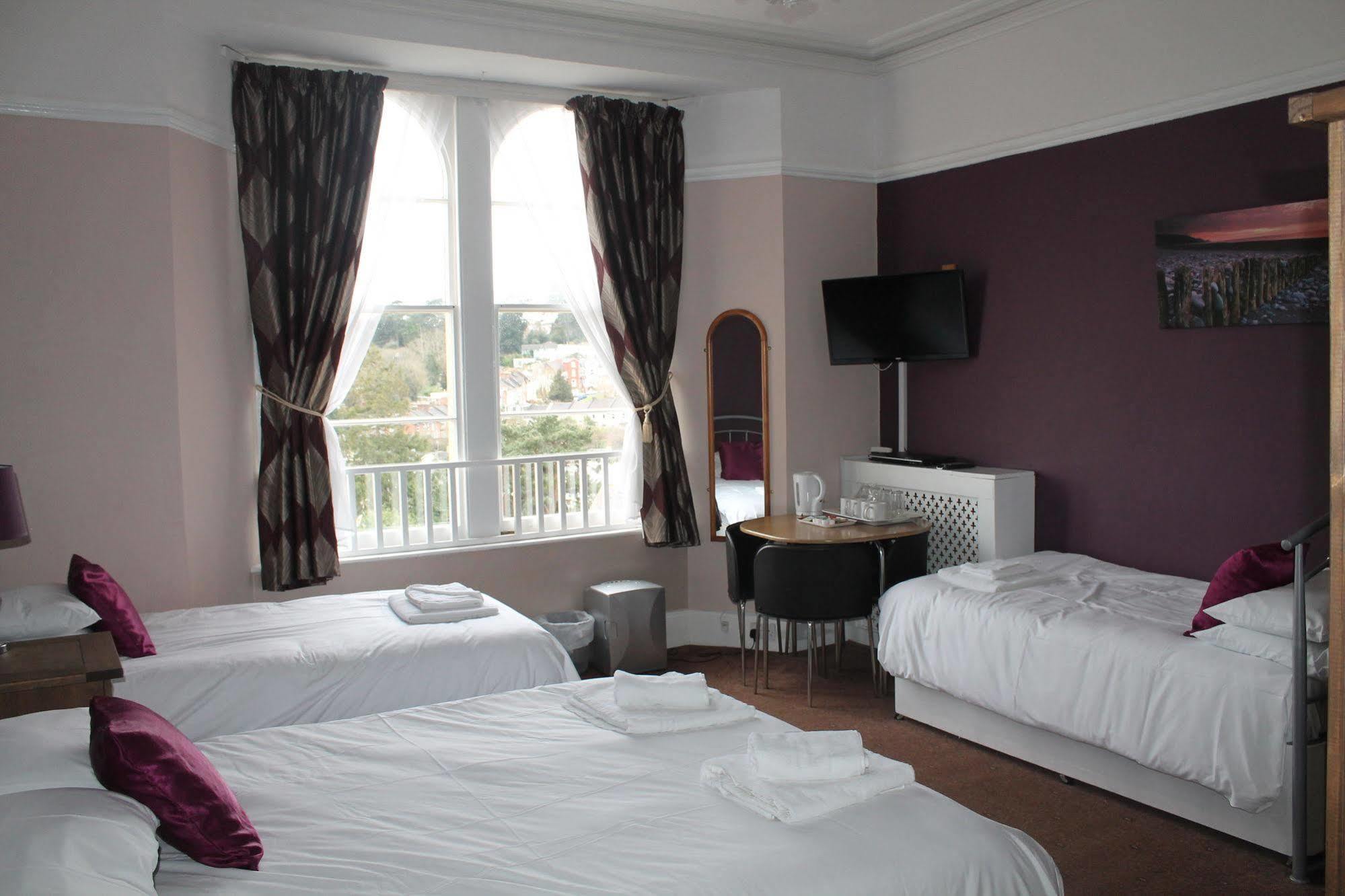 Heathcliff House B&B Exclusively For Adults Free Large Carpark 托基 外观 照片